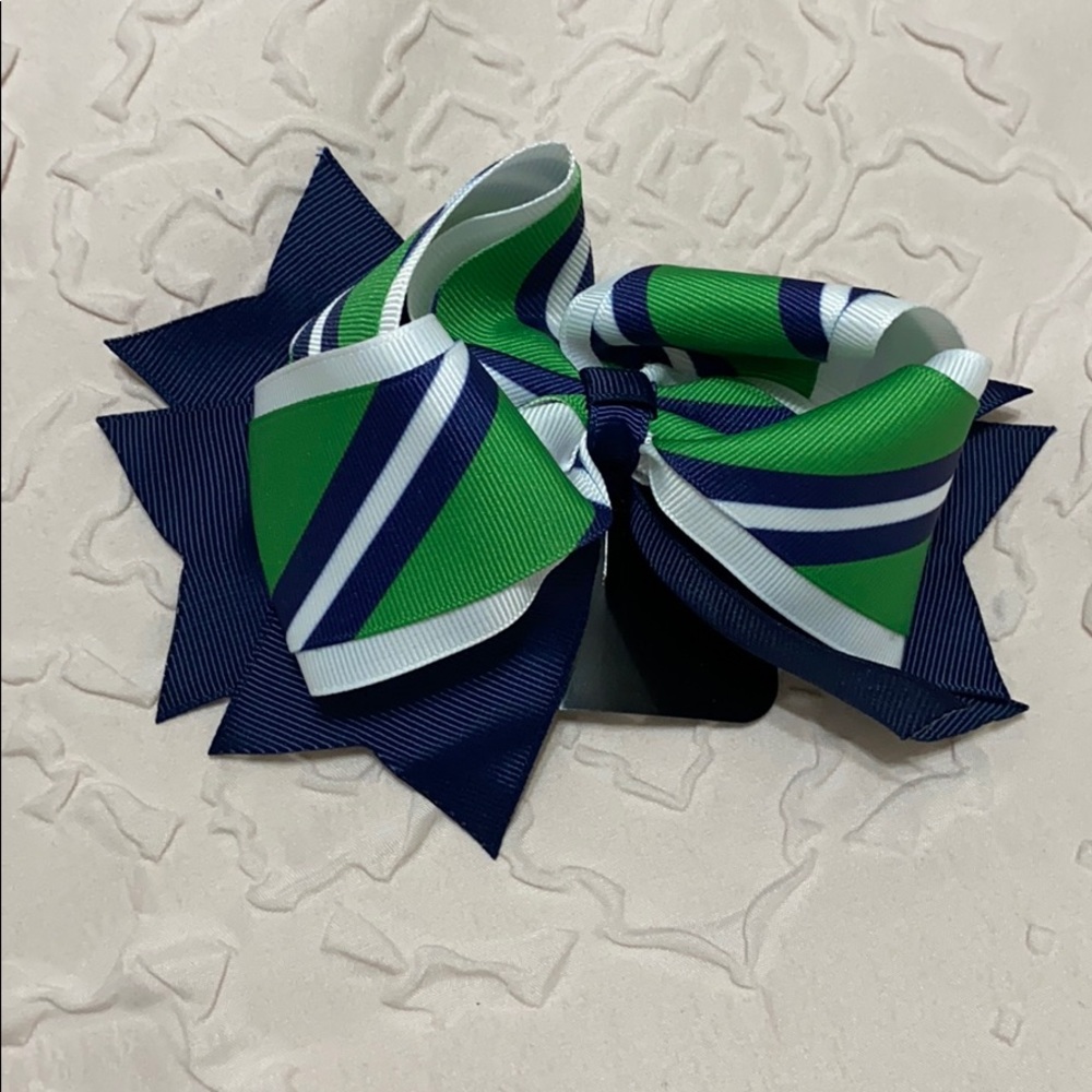 Two tone hair bow in green, navy and white